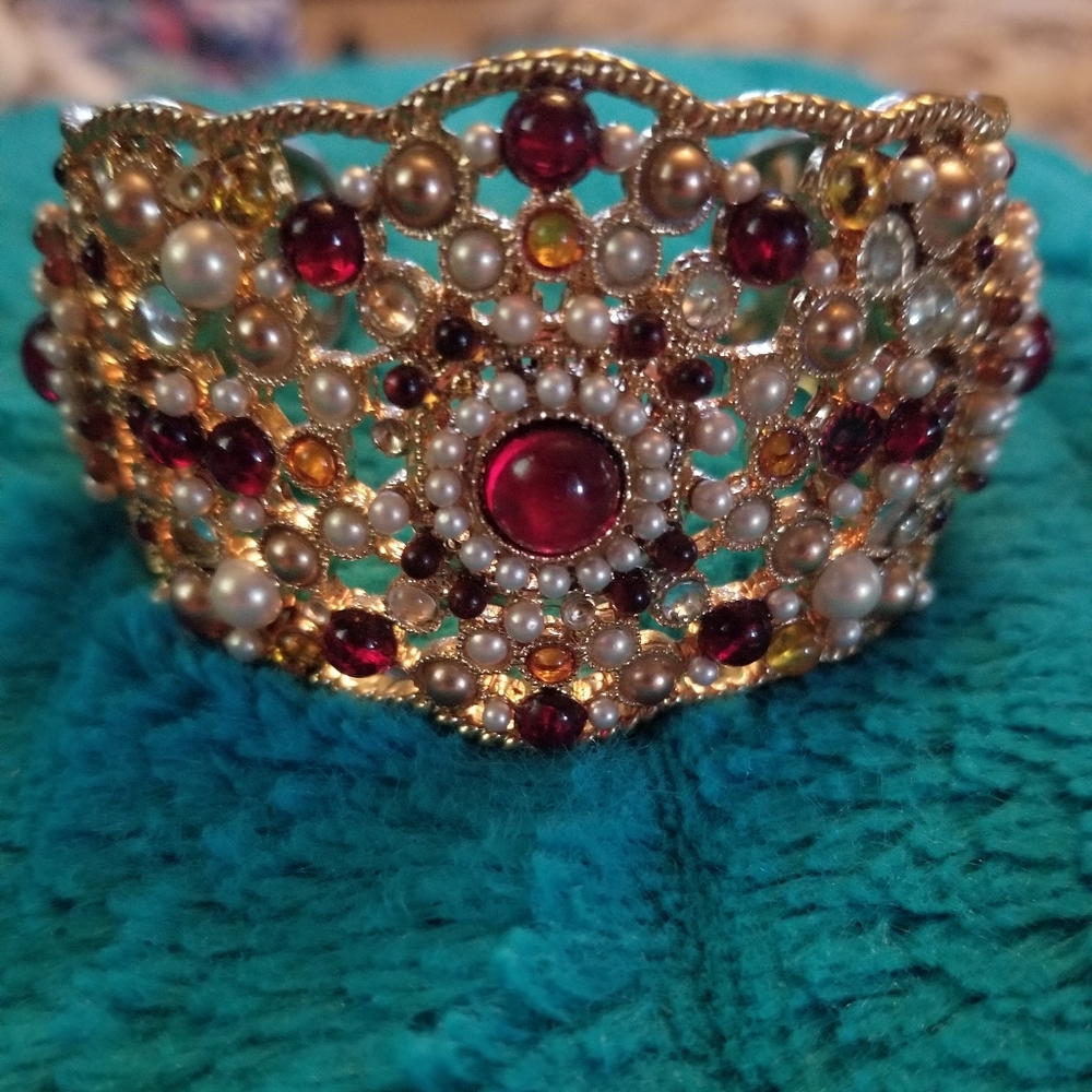 Jeweled bracelet bangle